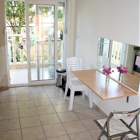 Quiet Peaceful 2 Bed Duplex In The Perfect Location In Apartment *